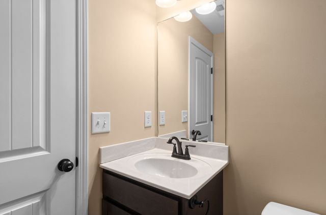 1110 Ash Ridge Dr Apt B4, Clarksville, TN 37042