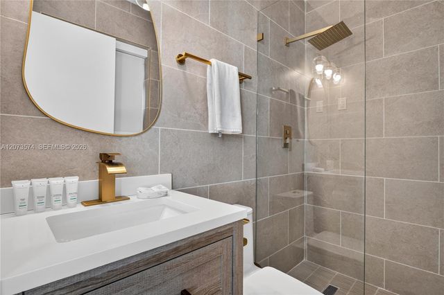 325 Harding Street, Hollywood, FL 33019
