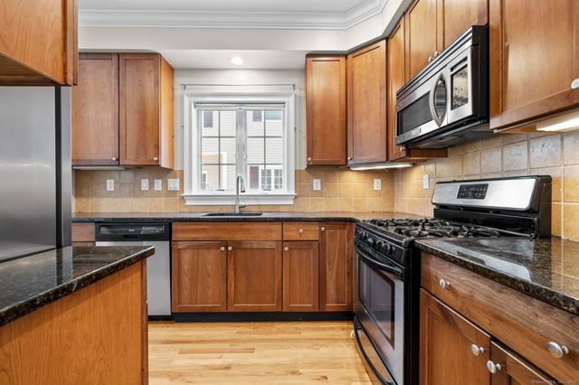 160 Glenbrook Road 4D, Stamford, CT 06902