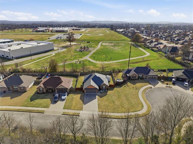 355 Lucian Lane, Springdale, AR 72762