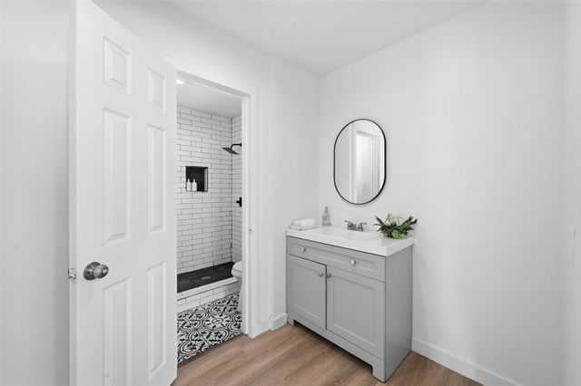 1711 Essex Avenue, Dallas, TX 75203