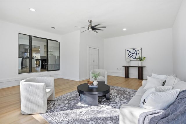 1711 Essex Avenue, Dallas, TX 75203