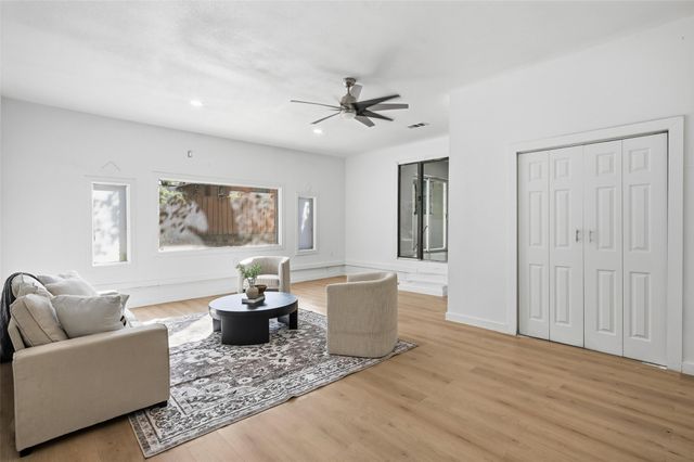 1711 Essex Avenue, Dallas, TX 75203