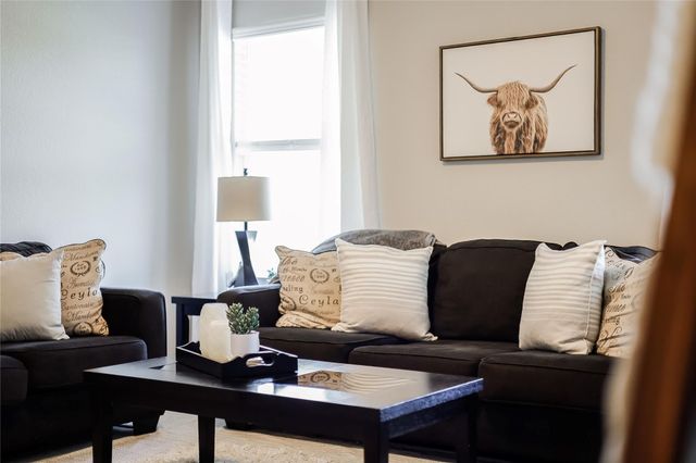 405 Galway Bay LN, Georgetown, TX 78626