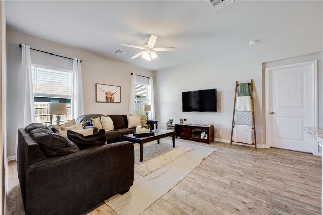 405 Galway Bay LN, Georgetown, TX 78626