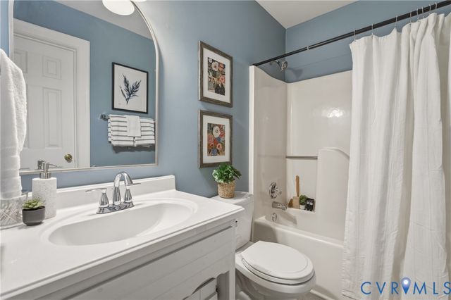 1318 Robindale Rd, North Chesterfield, VA 23235