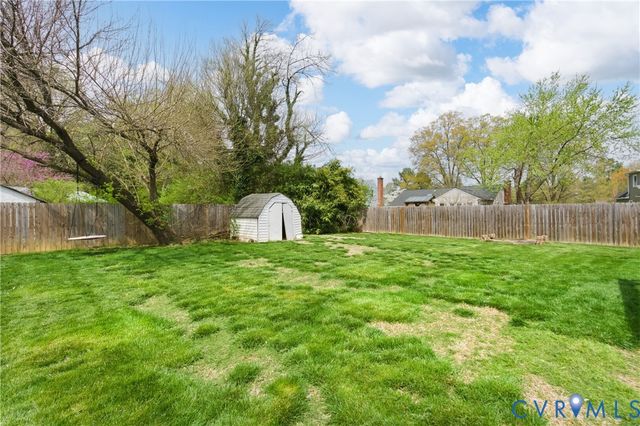 1318 Robindale Rd, North Chesterfield, VA 23235