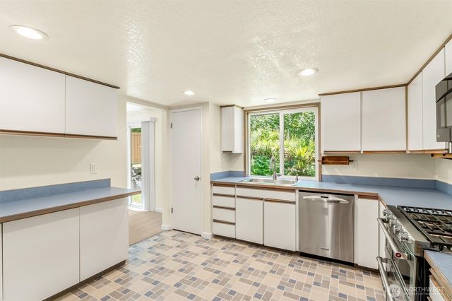 8830 Shell Place, Edmonds, WA 98026