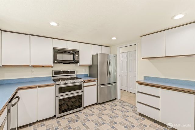 8830 Shell Place, Edmonds, WA 98026
