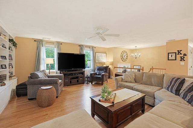 5 Otter Pond Road, Lynnfield, MA 01940