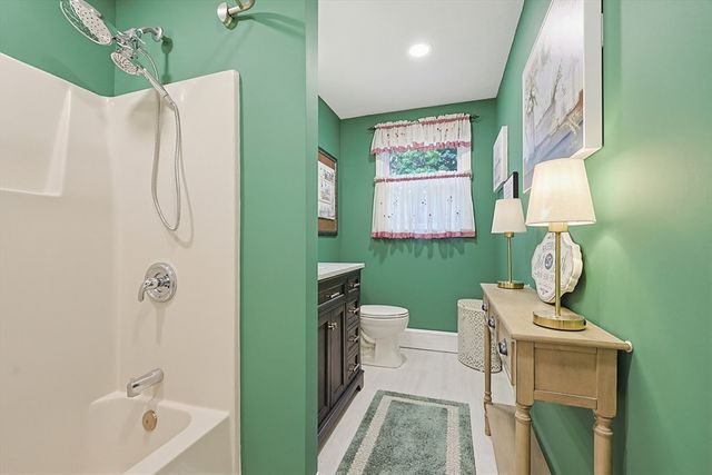5 Otter Pond Road, Lynnfield, MA 01940