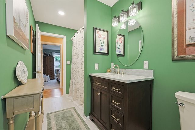 5 Otter Pond Road, Lynnfield, MA 01940