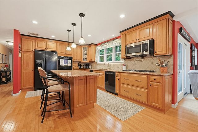 5 Otter Pond Road, Lynnfield, MA 01940