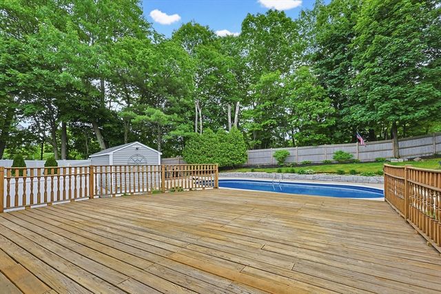 5 Otter Pond Road, Lynnfield, MA 01940