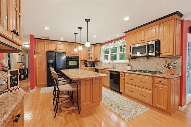 5 Otter Pond Road, Lynnfield, MA 01940