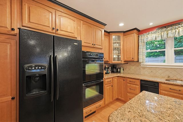 5 Otter Pond Road, Lynnfield, MA 01940