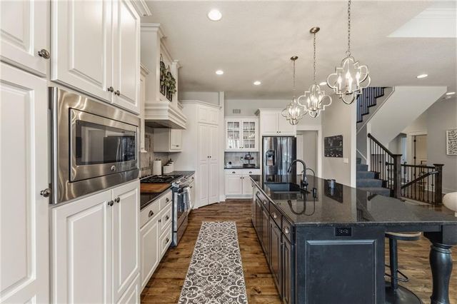 7026 Belmont Drive, Shawnee, KS 66226