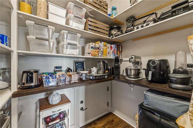 7026 Belmont Drive, Shawnee, KS 66226