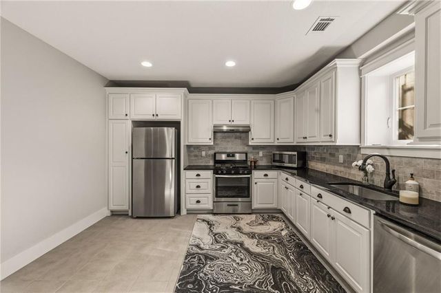 7026 Belmont Drive, Shawnee, KS 66226