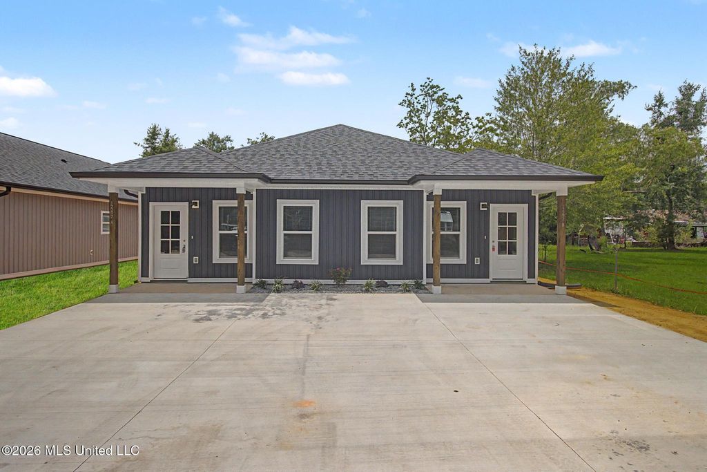 12297 Massachusetts Road, A, Ocean Springs, MS 39564