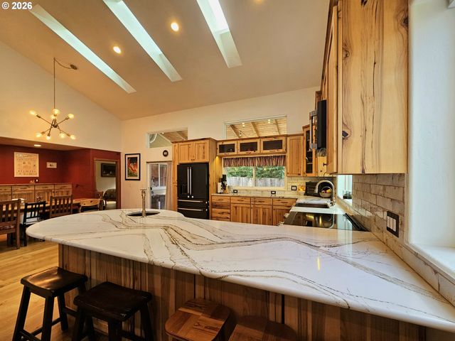 1006 RUTH Ln, Brookings, OR 97415