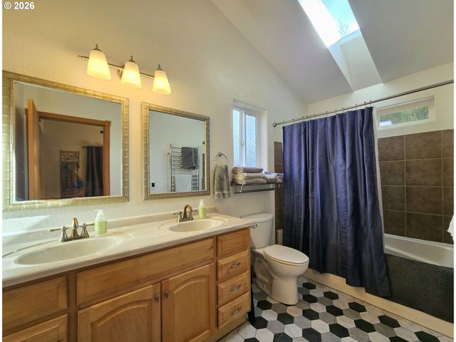 1006 RUTH Ln, Brookings, OR 97415