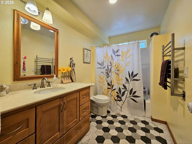1006 RUTH Ln, Brookings, OR 97415