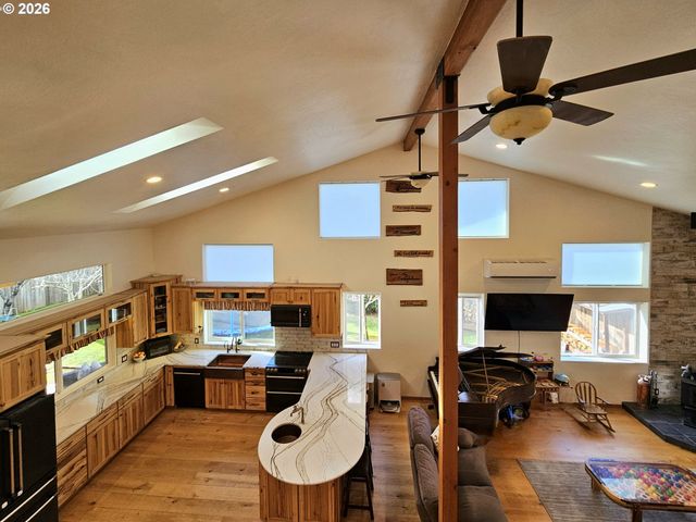 1006 RUTH Ln, Brookings, OR 97415