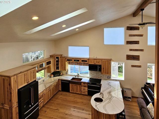 1006 RUTH Ln, Brookings, OR 97415