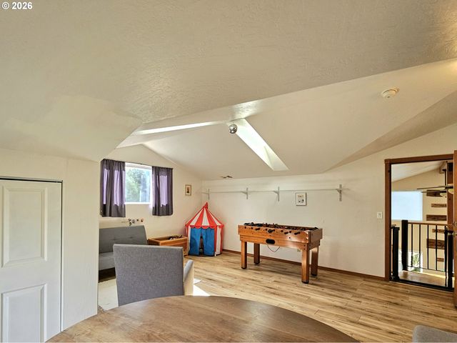 1006 RUTH Ln, Brookings, OR 97415