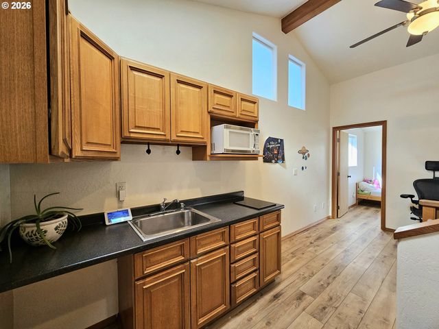 1006 RUTH Ln, Brookings, OR 97415
