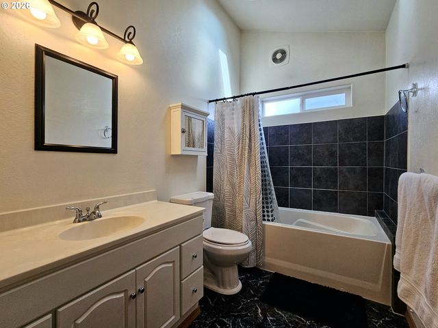 1006 RUTH Ln, Brookings, OR 97415