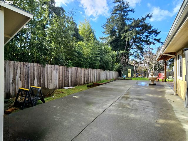 1006 RUTH Ln, Brookings, OR 97415