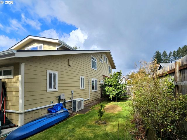 1006 RUTH Ln, Brookings, OR 97415