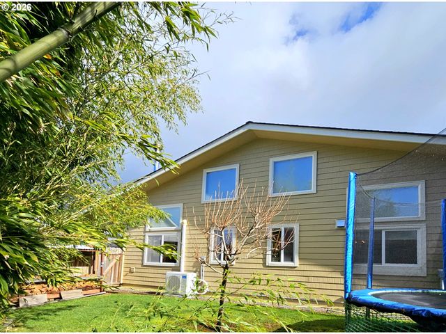 1006 RUTH Ln, Brookings, OR 97415