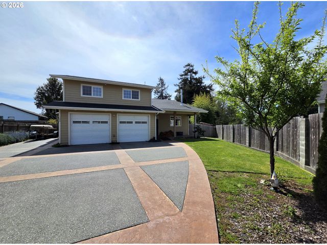 1006 RUTH Ln, Brookings, OR 97415