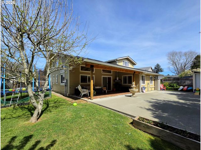 1006 RUTH Ln, Brookings, OR 97415