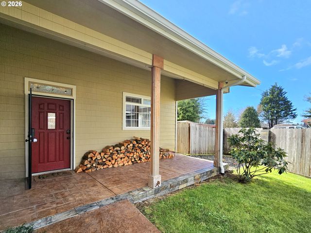 1006 RUTH Ln, Brookings, OR 97415