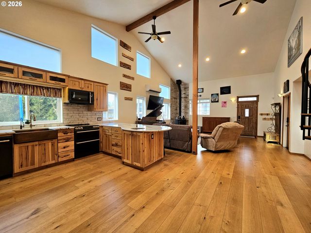 1006 RUTH Ln, Brookings, OR 97415