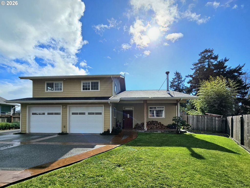 1006 RUTH Ln, Brookings, OR 97415