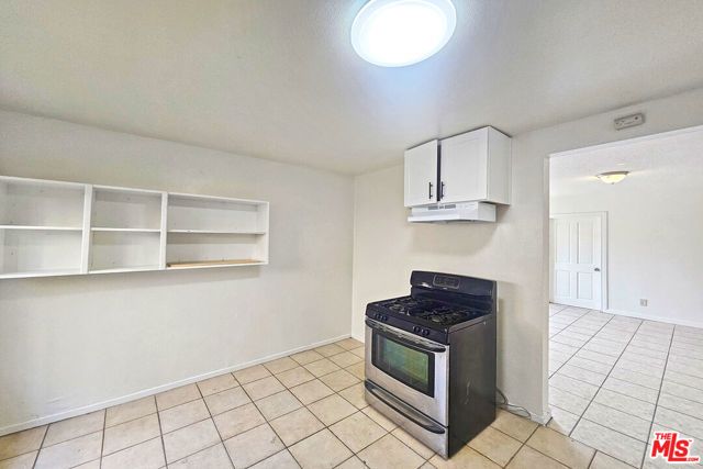 1214 E 82nd Street, Los Angeles, CA 90001