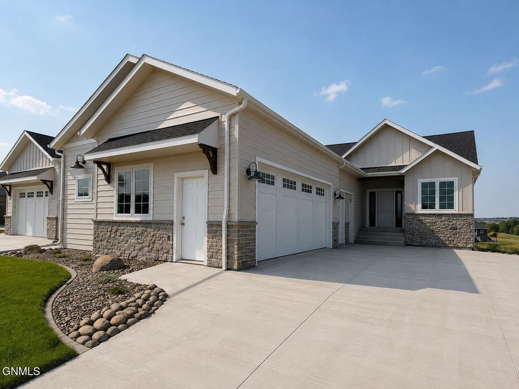 3701 Ridge Way, Bismarck, ND 58503 photo 3