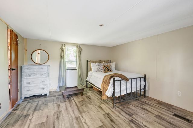 424 Bear Creek Trl, Centerville, TN 37033