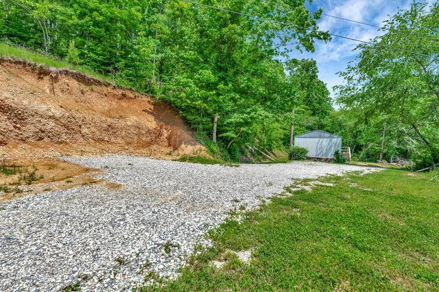 424 Bear Creek Trl, Centerville, TN 37033