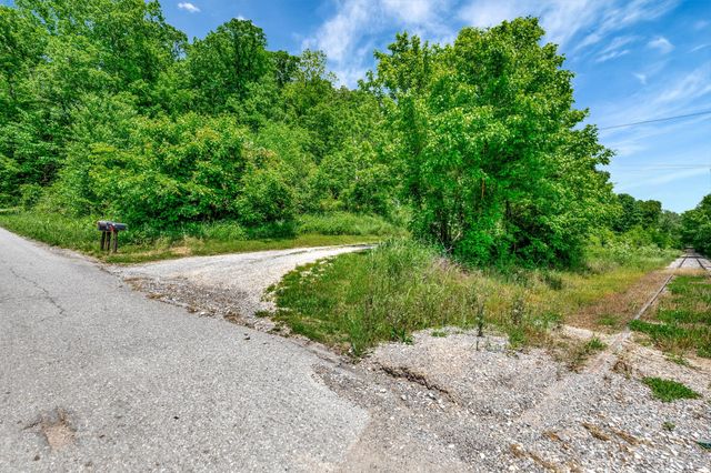 424 Bear Creek Trl, Centerville, TN 37033