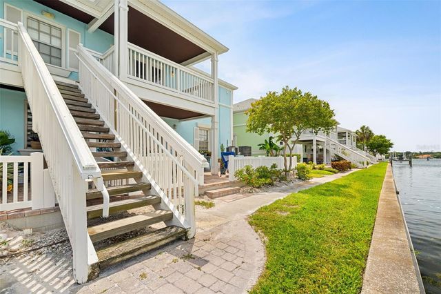 5052 STARFISH DRIVE SE D, St Petersburg, FL 33705