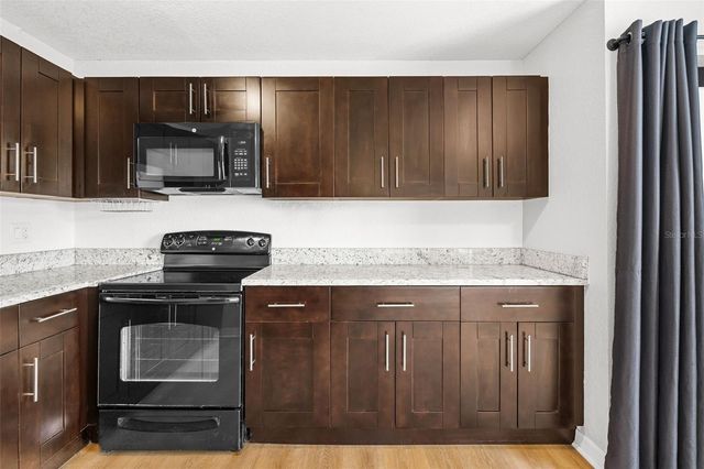 5052 STARFISH DRIVE SE D, St Petersburg, FL 33705