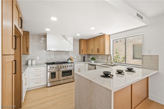 3033 Misty Harbour Drive, Las Vegas, NV 89117