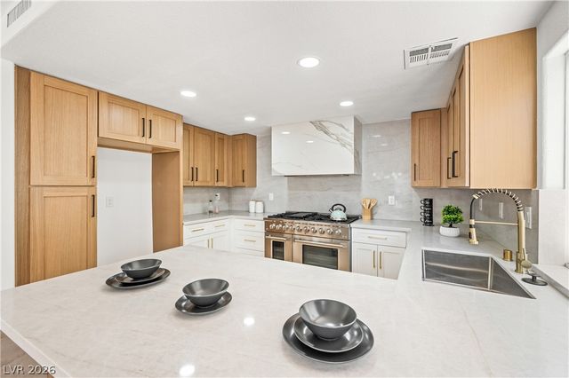 3033 Misty Harbour Drive, Las Vegas, NV 89117
