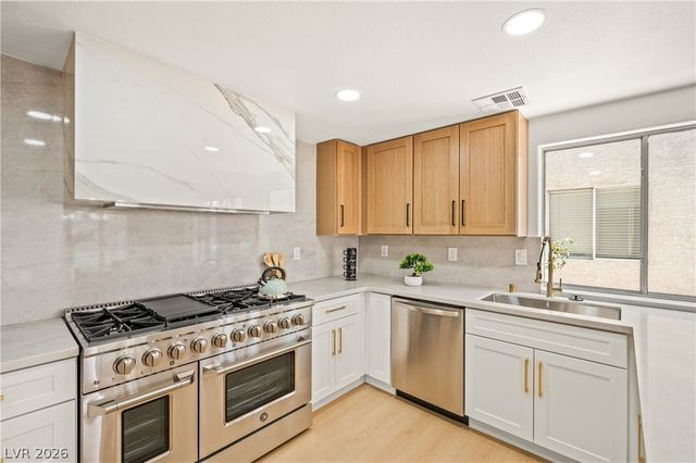 3033 Misty Harbour Drive, Las Vegas, NV 89117